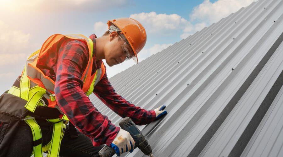 Professional Emergency Roof Repairs services in Howell, MI